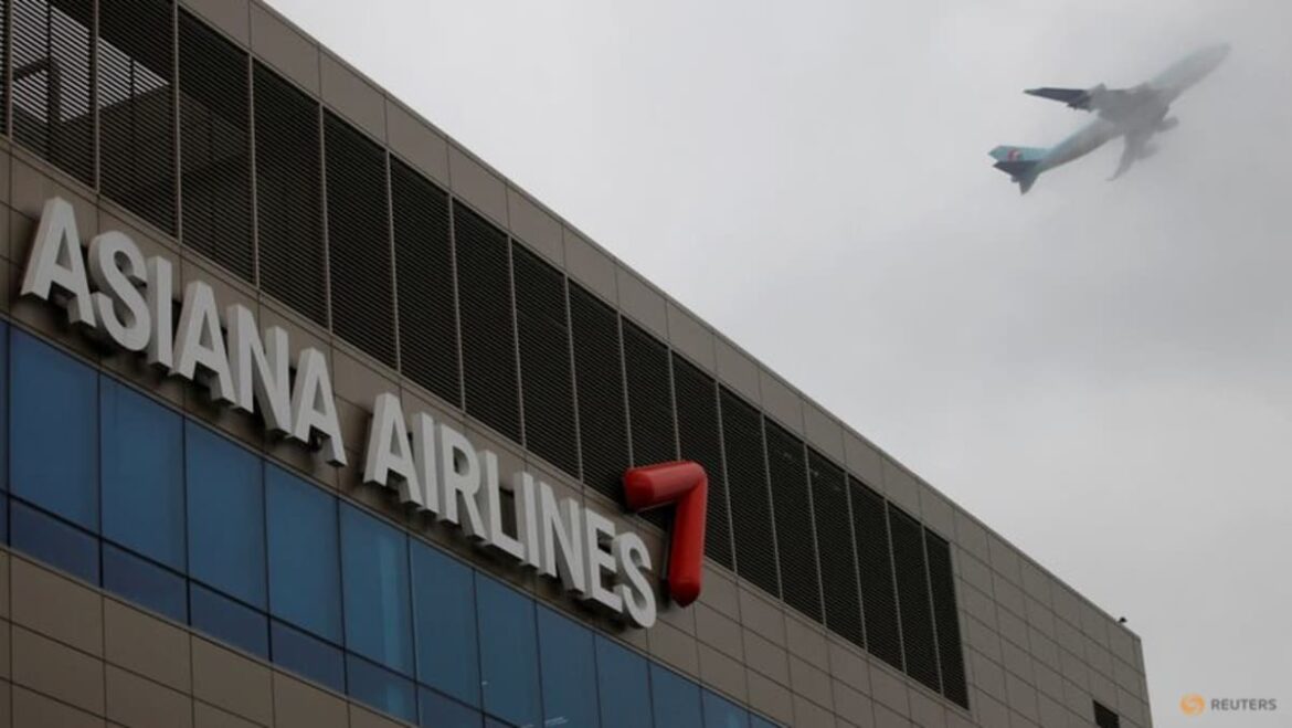 South Korean budget airlines submit bids for Asiana cargo unit, source says
