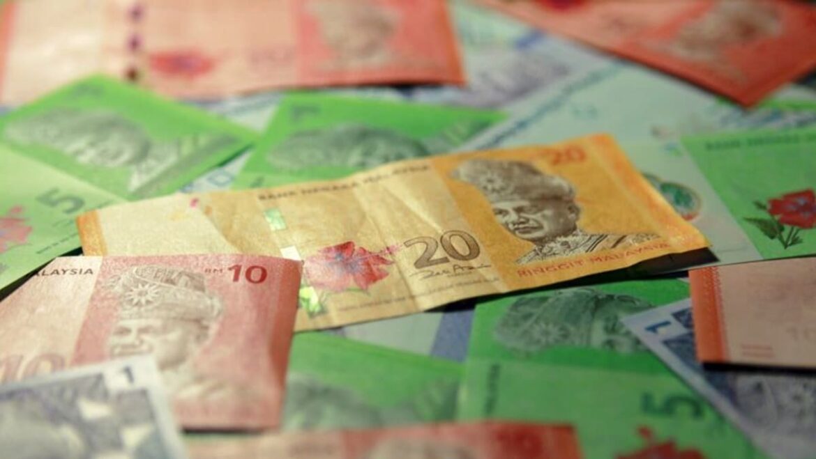 Malaysia expects ringgit to rise this year, rules out currency peg