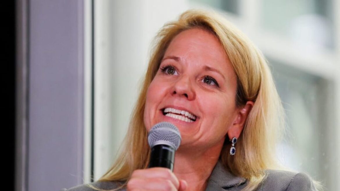 SpaceX to sell satellite laser links that speed in-space communication to rivals