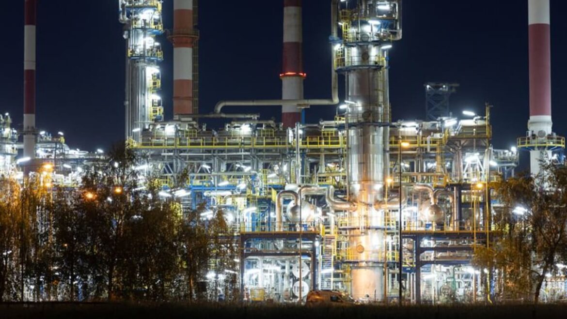 Oil prices rise as heightened geopolitical risk exacerbates supply concern