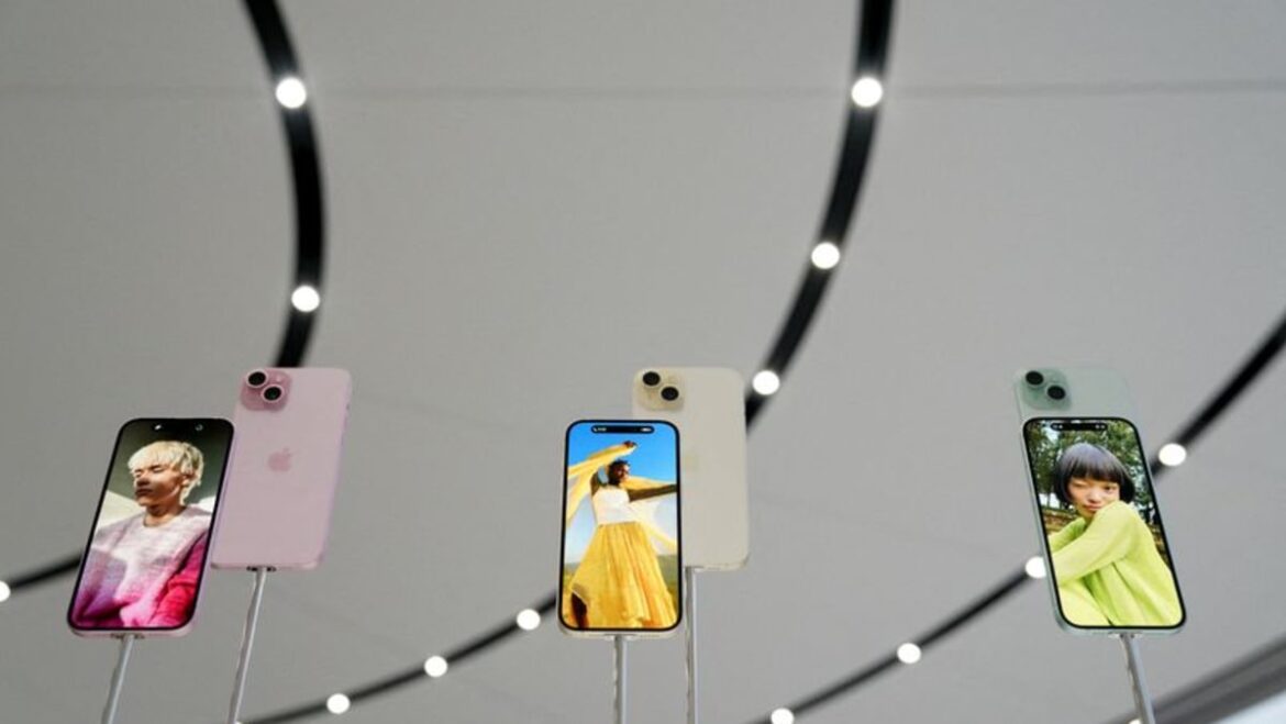 Consumers sue Apple, taking page from US Justice Department lawsuit