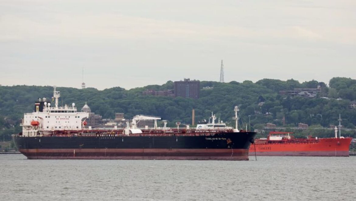 Oil prices extend upward momentum on expectations of tighter supply