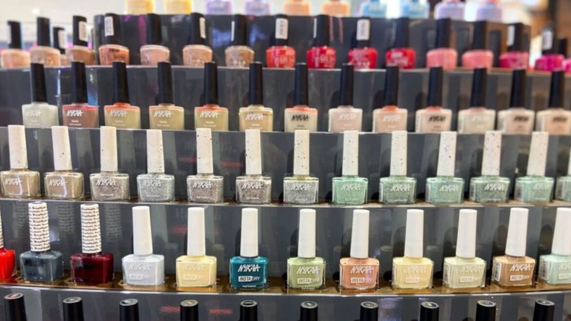 Analysis:In India’s sizzling stock market, consumer stocks rise 18% but are laggards