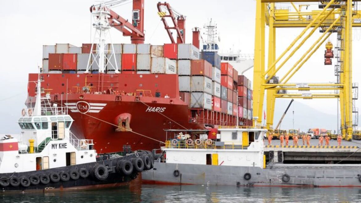 Vietnam economy expands by 5.66% in Q1 as exports boom