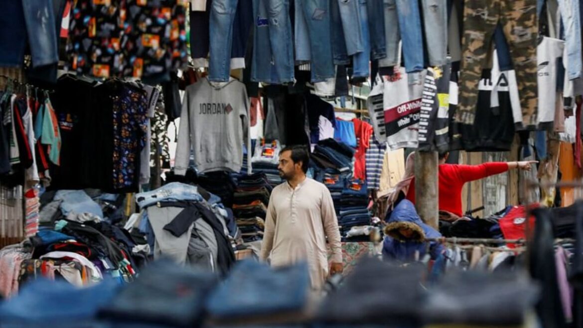 Pakistan annual CPI gauge drops to 20.7% in March, data shows