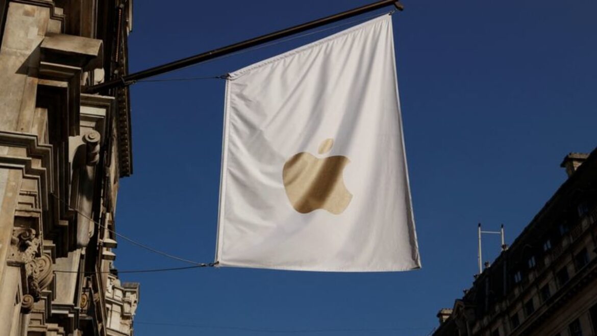 Apple loses bid to throw out UK lawsuit over App Store fees