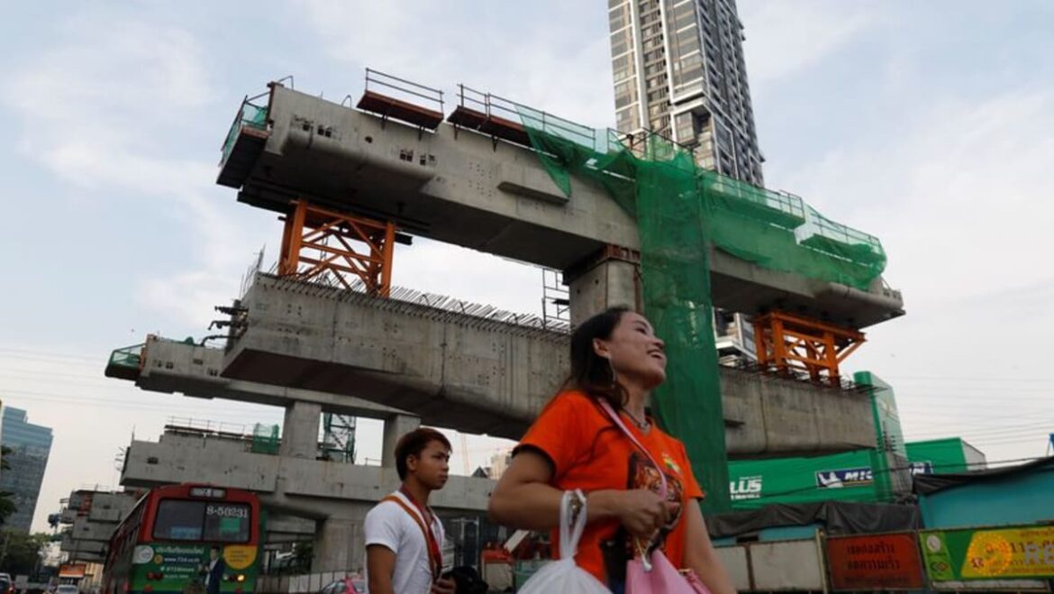 Thai central bank minutes show economy expanding, uncertainty remains