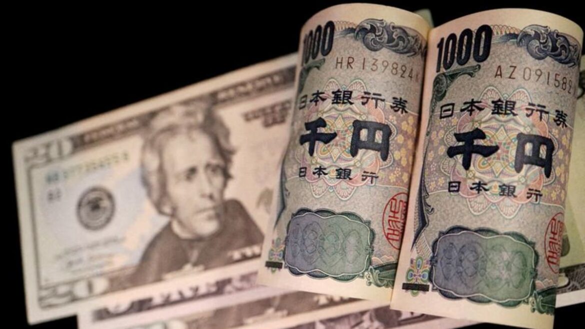 Yen clings to sharp gains after suspected intervention, Fed in focus