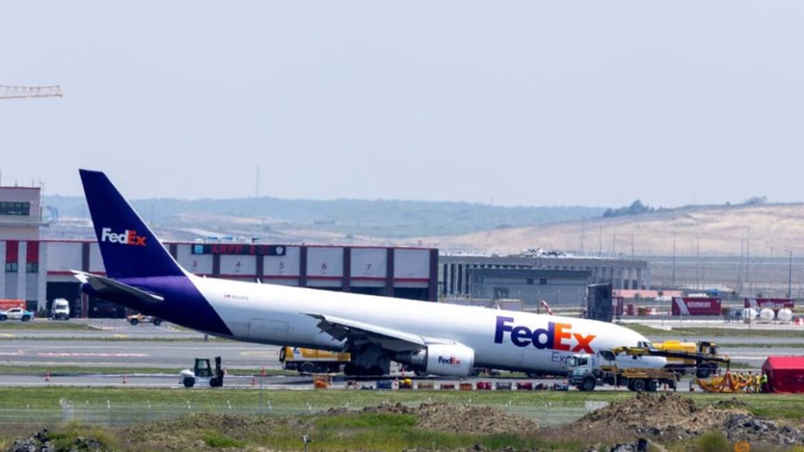 2024-05-08t111239z_1_lynxmpek470fe_rtroptp_3_turkey-accident-airplane.jpg Probe launched after Boeing cargo plane lands in Istanbul without front landing gear