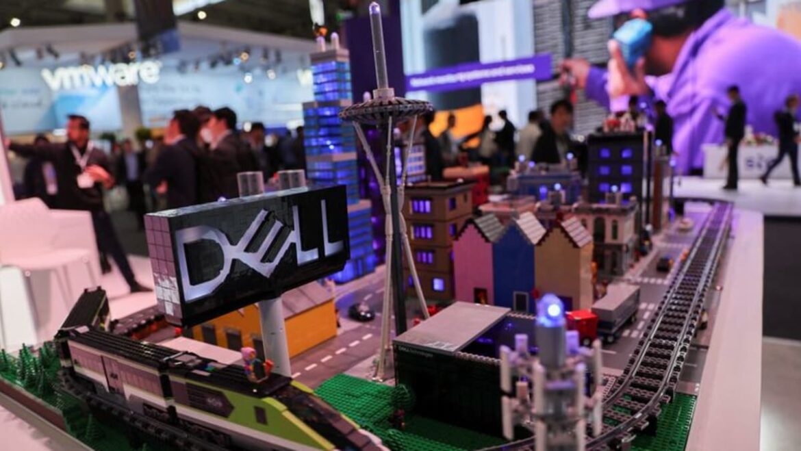 Dell shares slump as heavy AI investments expected to dent margin