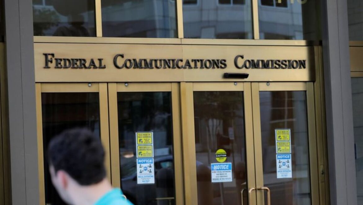 FCC wants change of US court hearing challenges to net neutrality rules