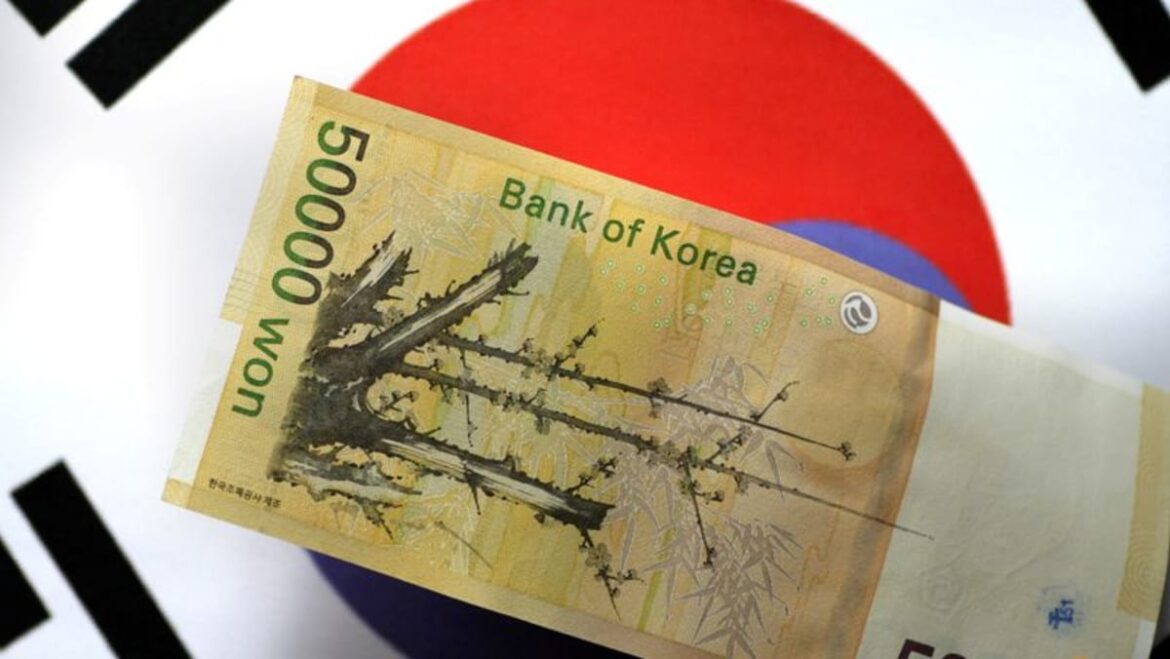 Exclusive-South Korea FX authorities aimed to cap dollar-won at 1,385, sources say