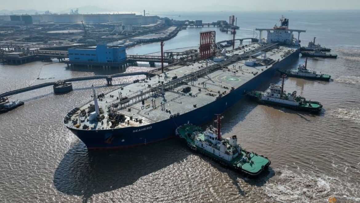 Brent rises on Middle East war jitters, while WTI dips ahead of inventories report