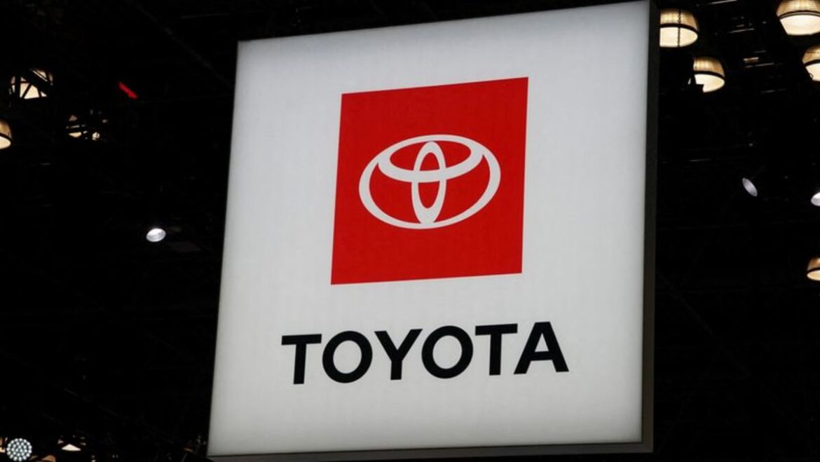 Toyota Group suppliers Denso, Aisin scale back cross-shareholdings, filing shows