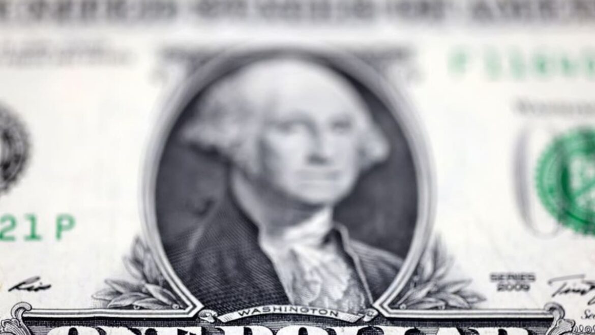 US dollar extends fall vs yen after inflation data