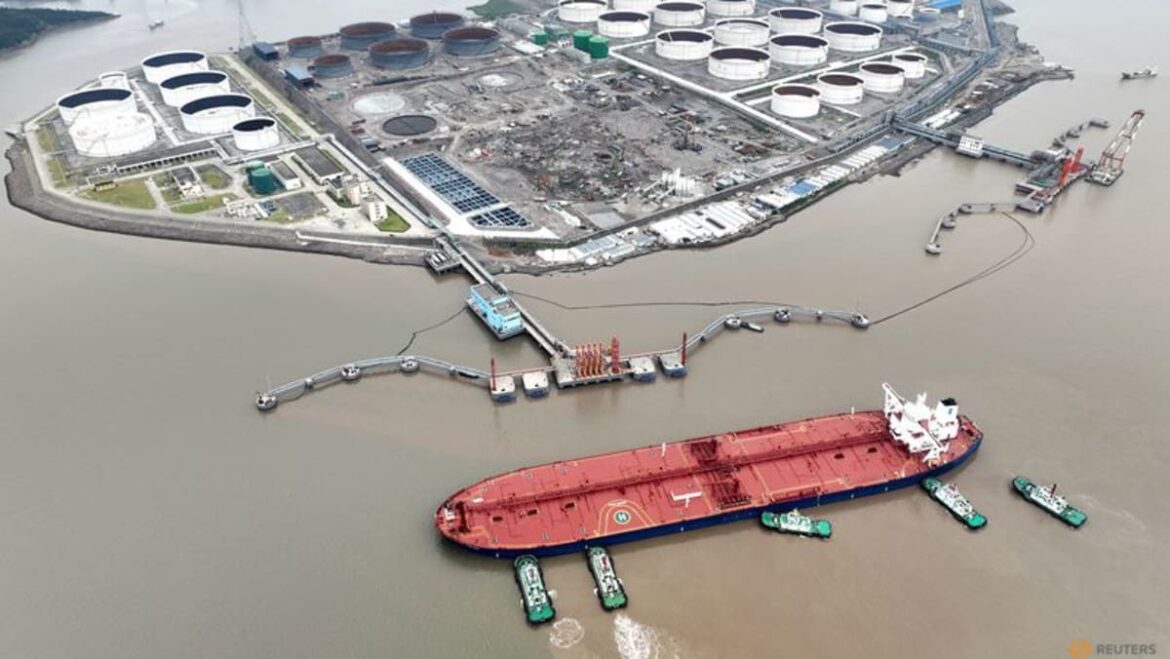 Oil settles 1% lower as Mideast ceasefire talks ease supply disruption concerns