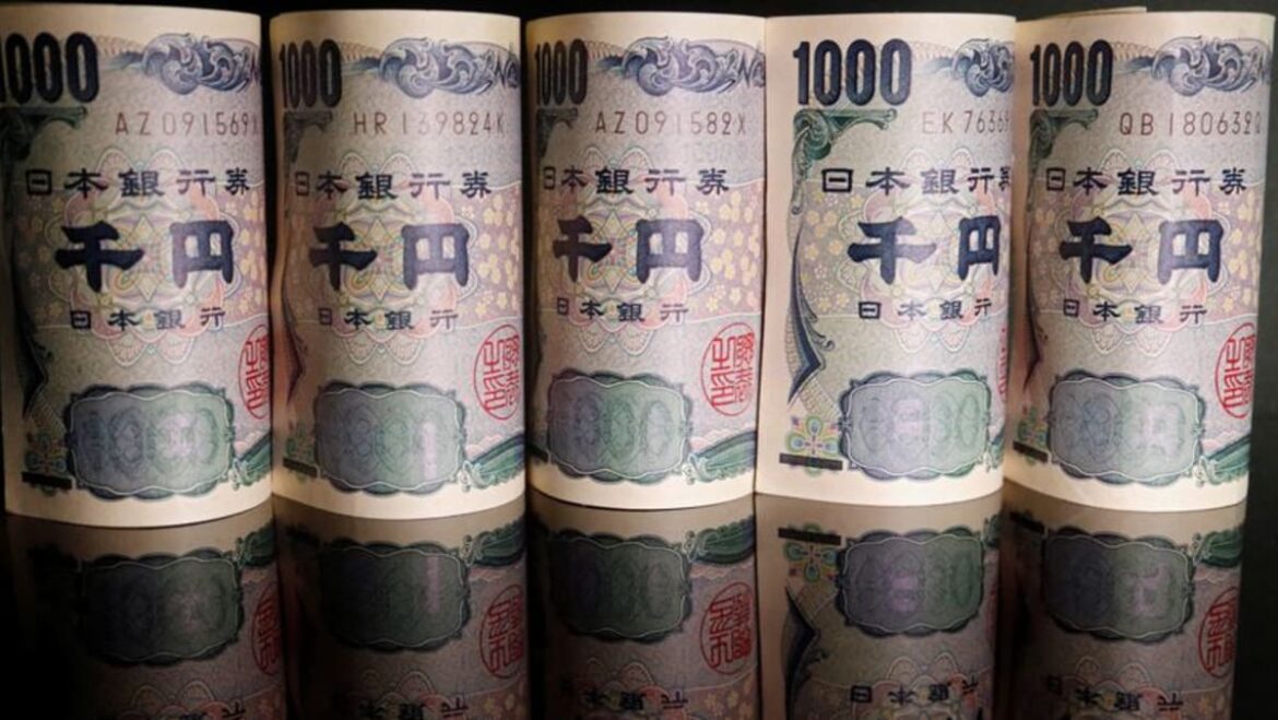 Yen pops higher, sparking suspicions of Japan intervention