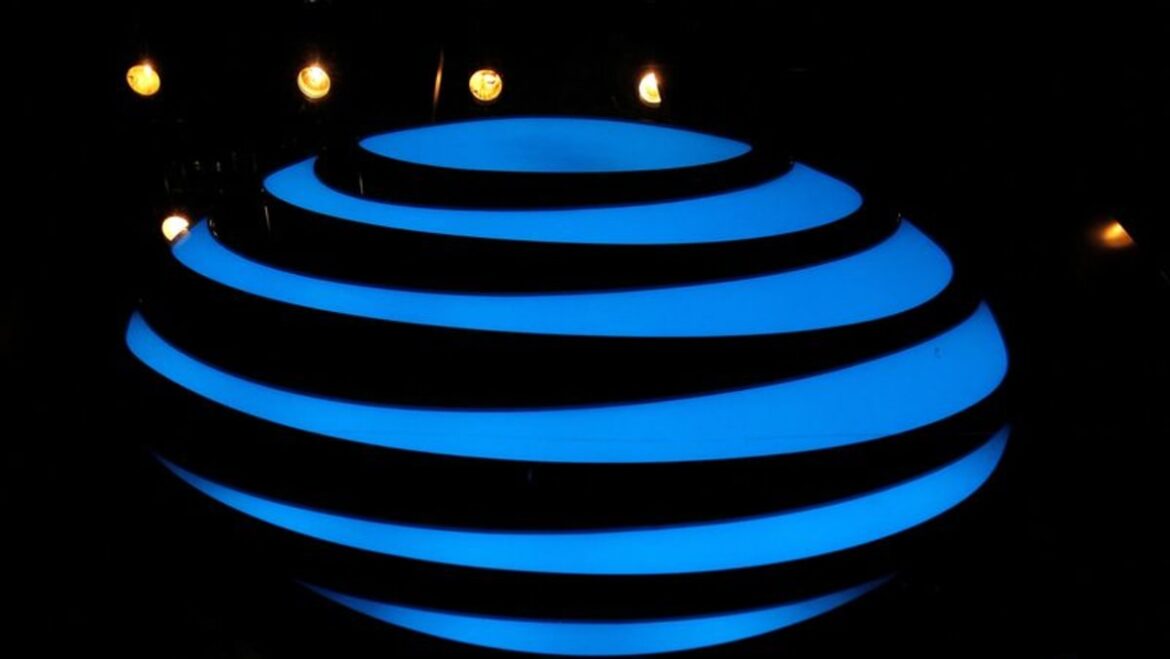 Senators seek answers from AT&T in massive hacking of US customer call data