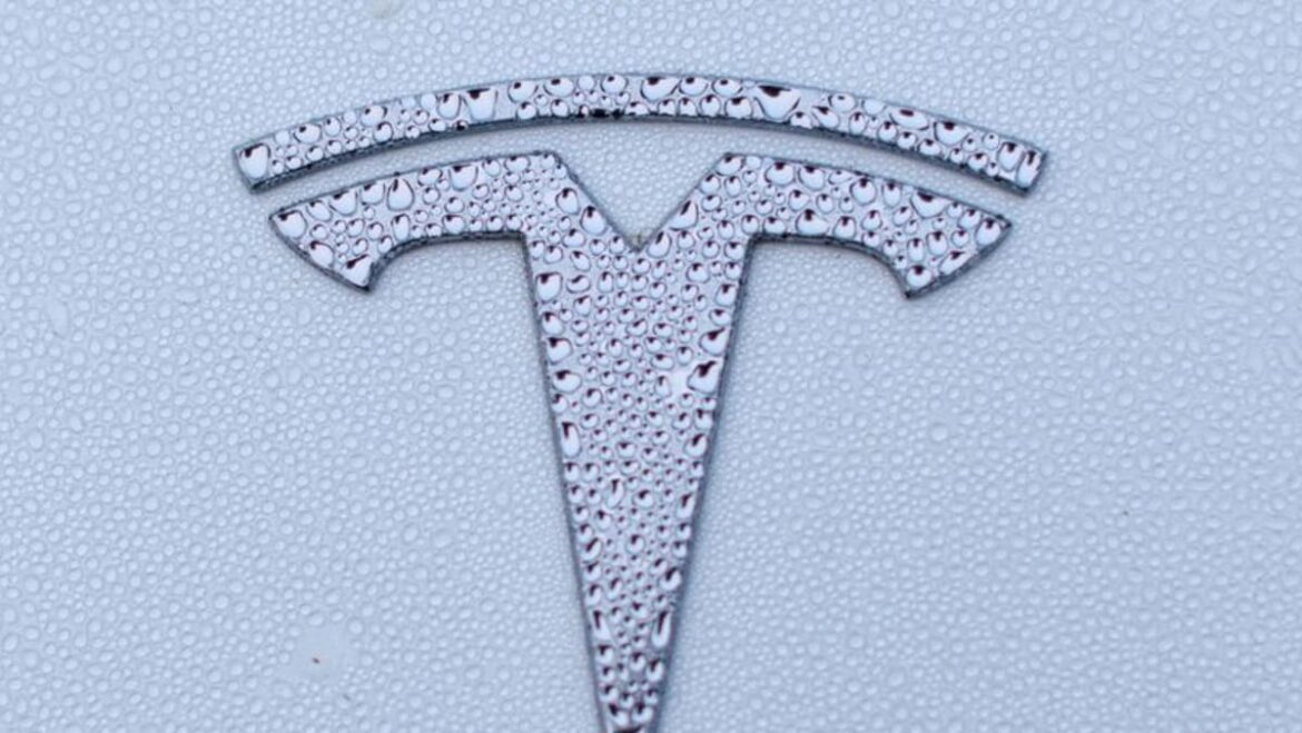 Tesla halted some production lines due to global IT outage, Business Insider reports